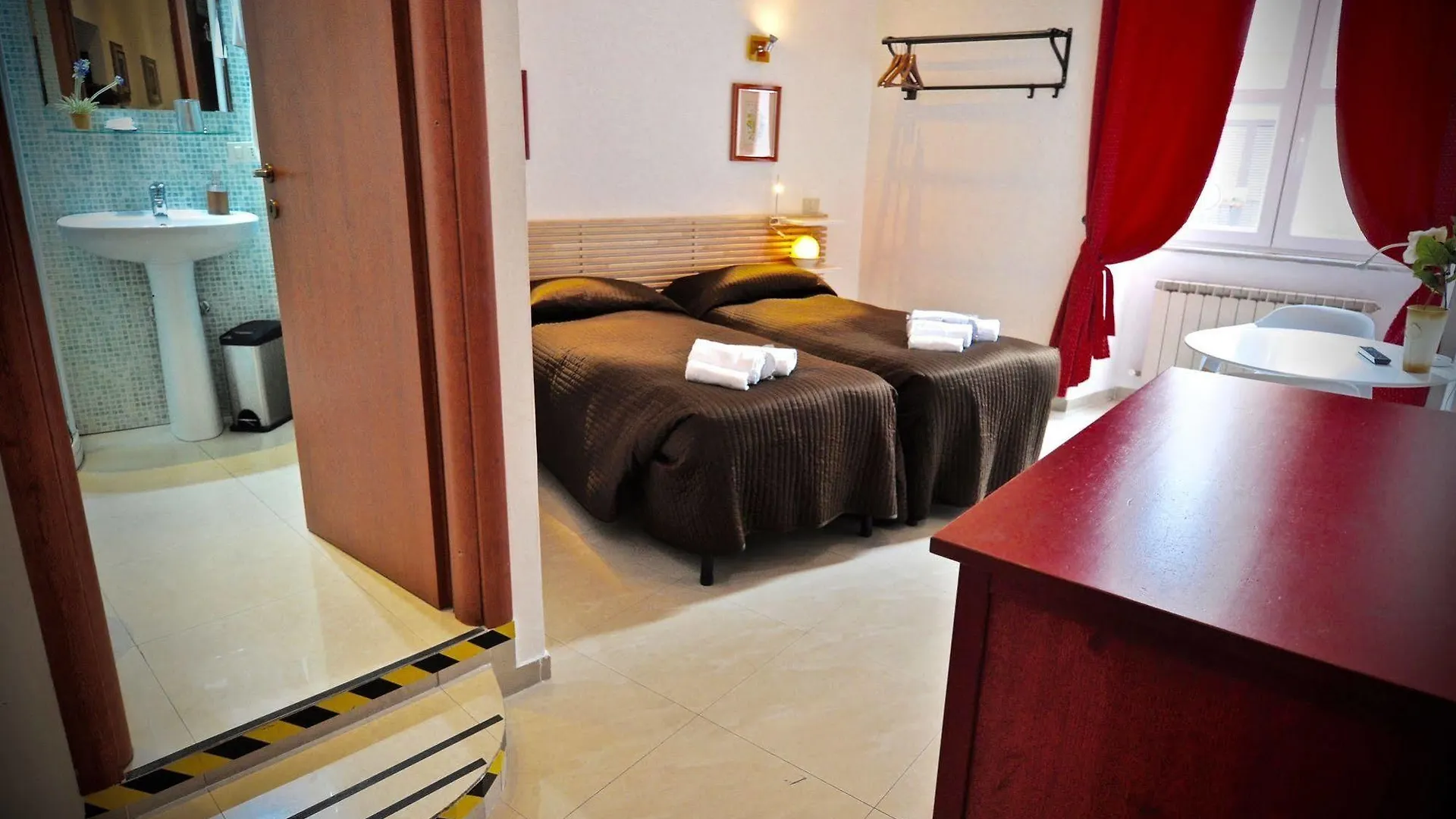 Babuino 127 Rooms Rome 2*,  Italy